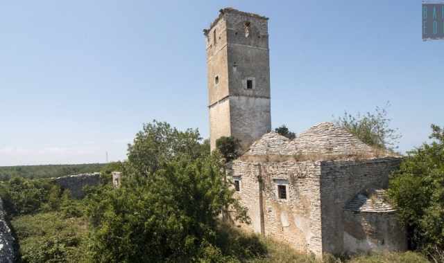 L'alto e millenario Sant'Eustachio, complesso bizantino sperduto nell'agro di Giovinazzo